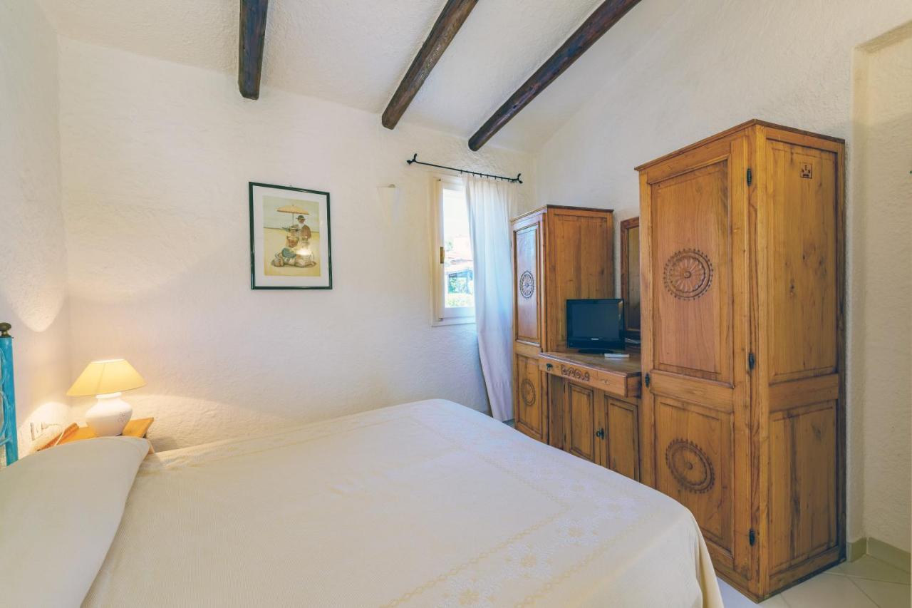 Hotel Punta Est Baja Sardinia Ngoại thất bức ảnh
