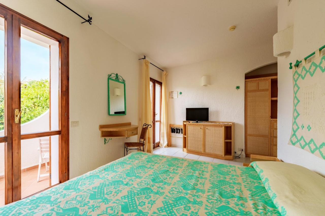 Hotel Punta Est Baja Sardinia Ngoại thất bức ảnh