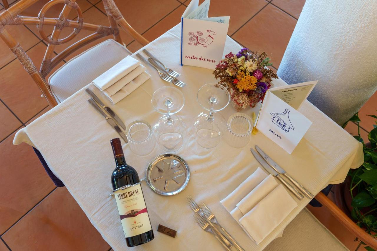 Hotel Punta Est Baja Sardinia Ngoại thất bức ảnh
