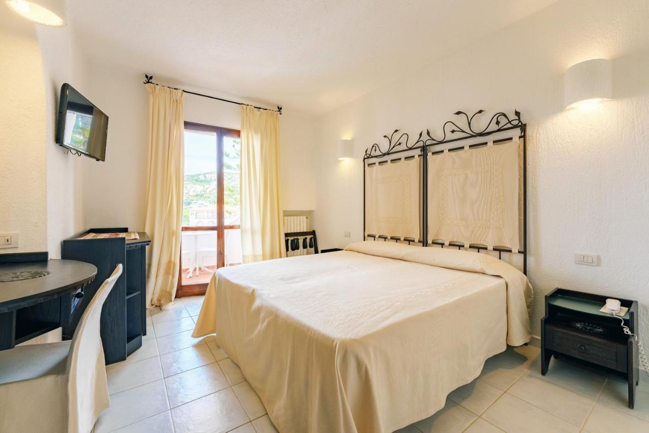 Hotel Punta Est Baja Sardinia Ngoại thất bức ảnh