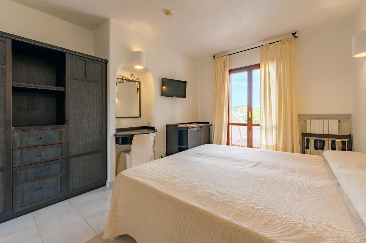 Hotel Punta Est Baja Sardinia Ngoại thất bức ảnh