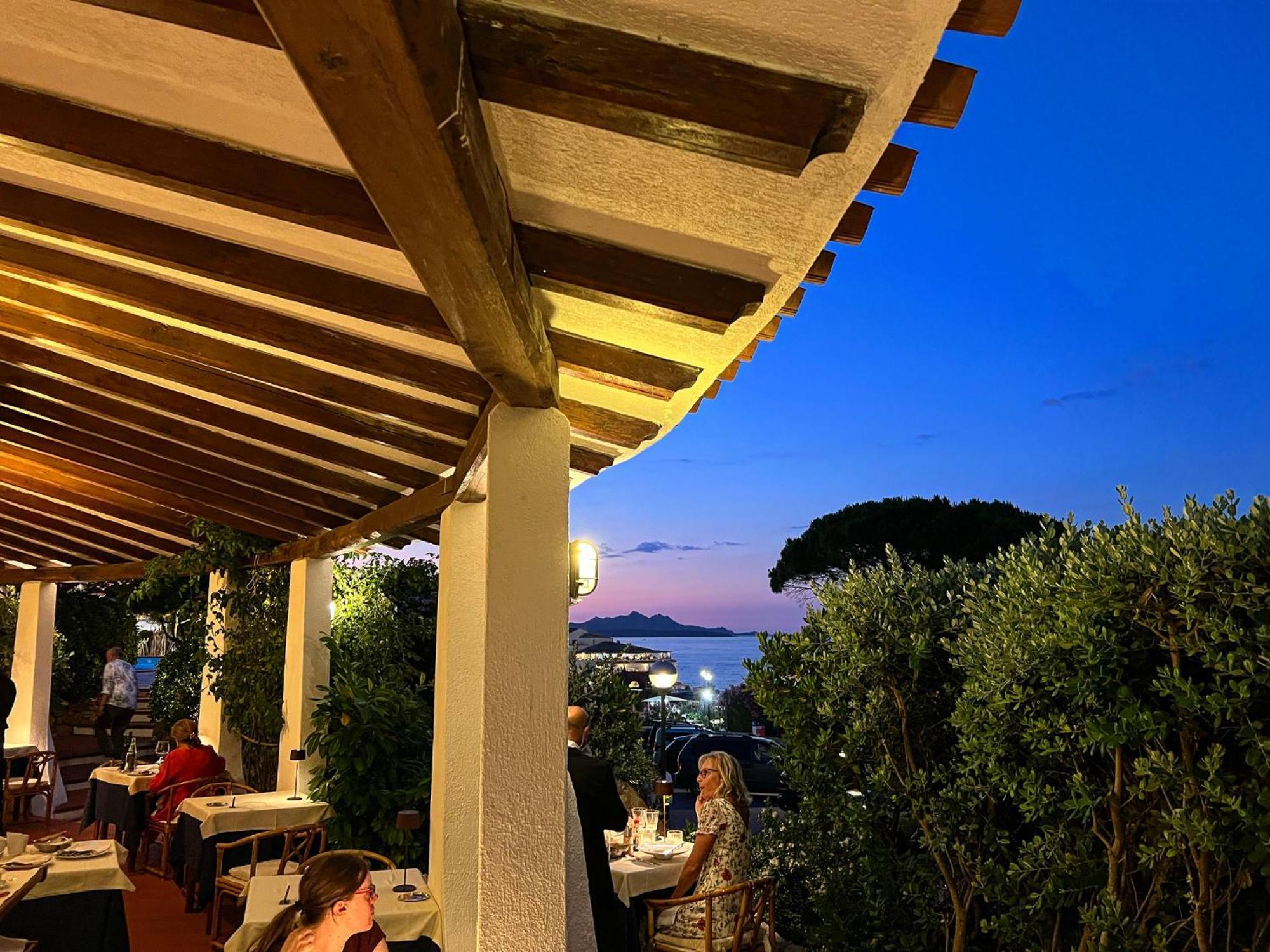 Hotel Punta Est Baja Sardinia Ngoại thất bức ảnh