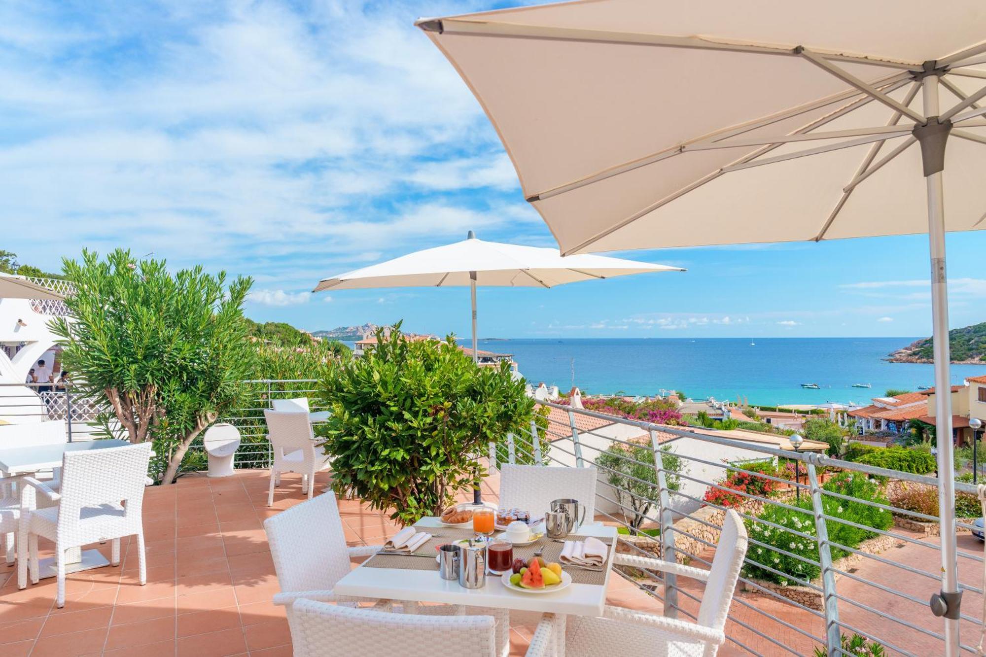 Hotel Punta Est Baja Sardinia Ngoại thất bức ảnh