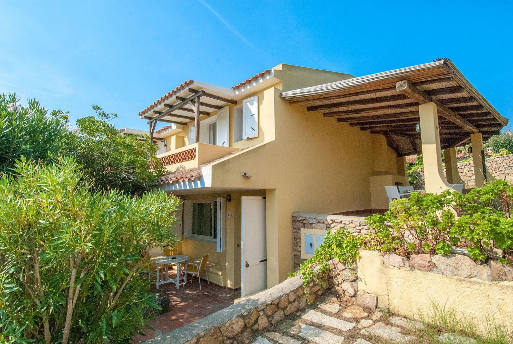 Hotel Punta Est Baja Sardinia Ngoại thất bức ảnh