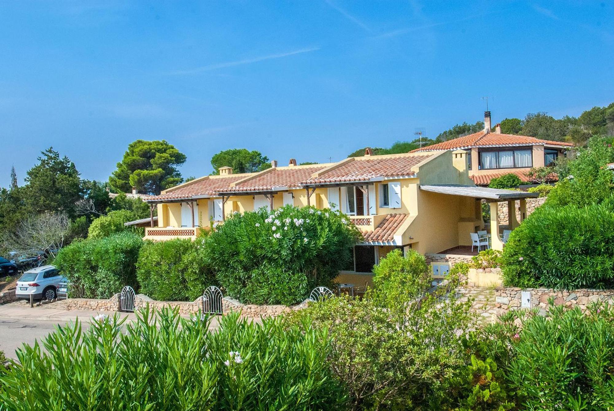 Hotel Punta Est Baja Sardinia Ngoại thất bức ảnh