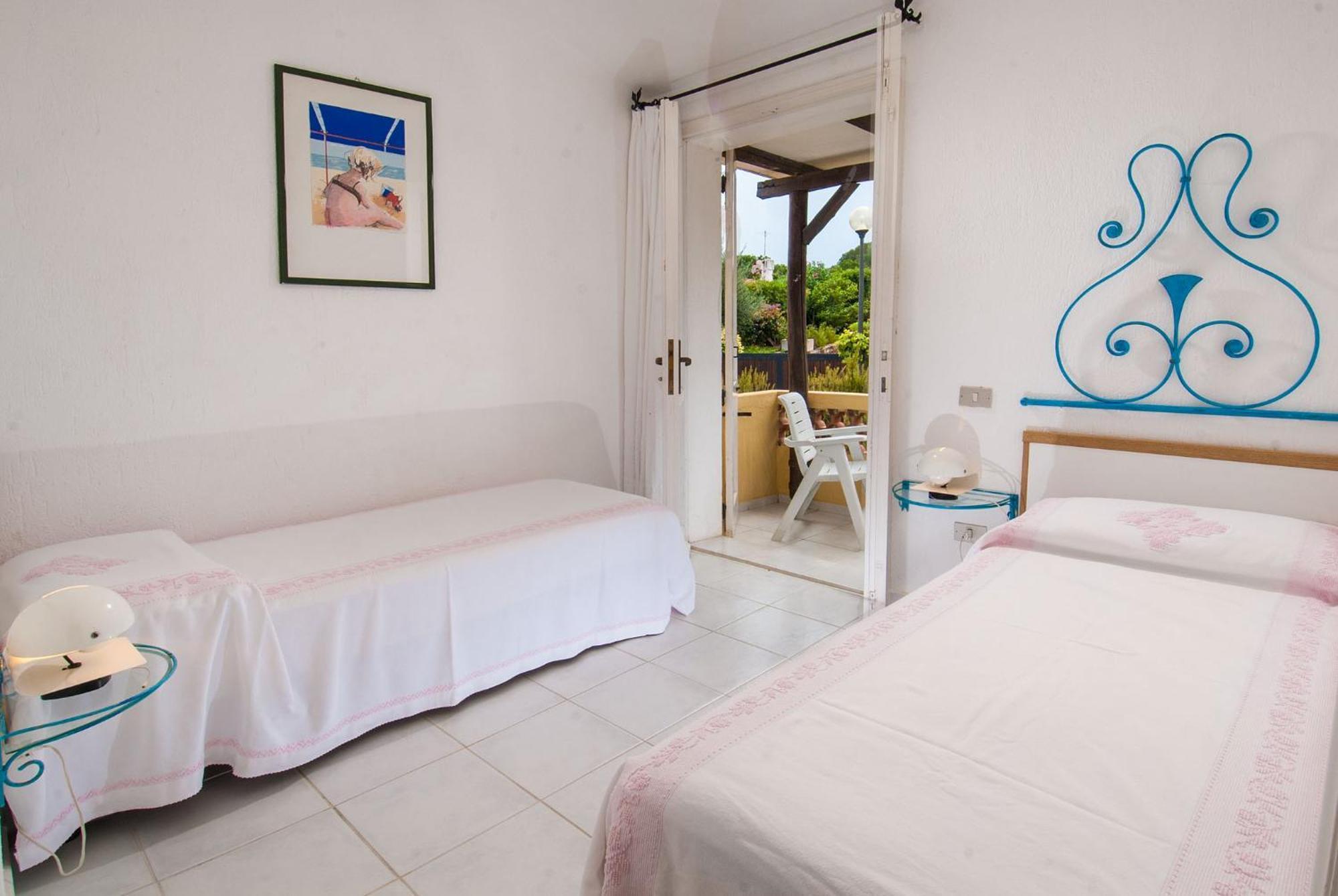 Hotel Punta Est Baja Sardinia Ngoại thất bức ảnh